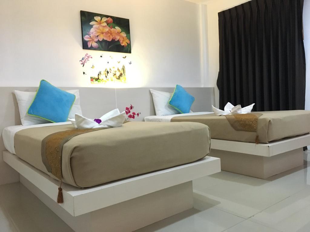 Phuthara Hostel Phuket Eksteriør bilde