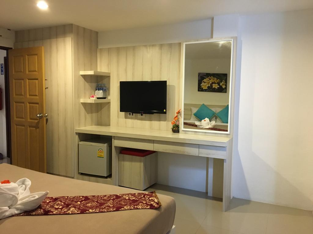 Phuthara Hostel Phuket Eksteriør bilde