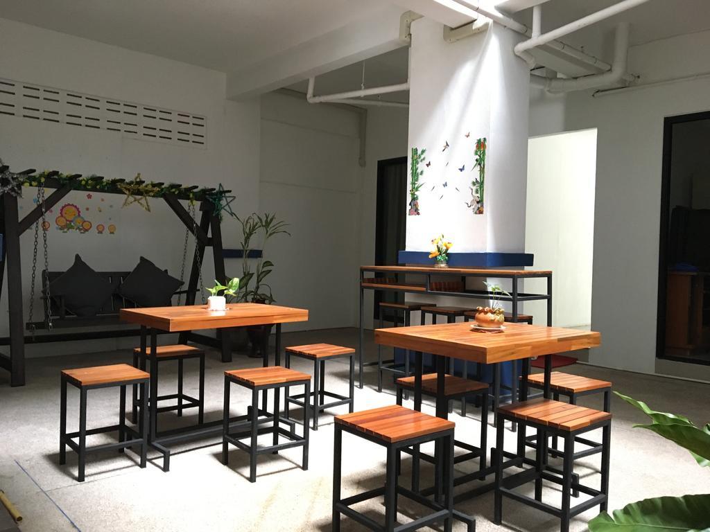 Phuthara Hostel Phuket Eksteriør bilde