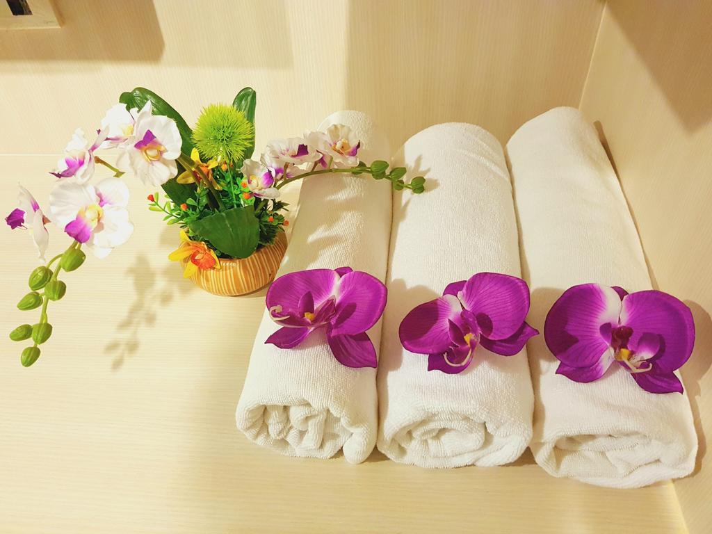 Phuthara Hostel Phuket Eksteriør bilde