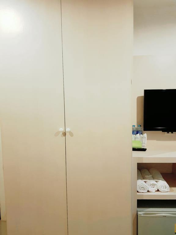 Phuthara Hostel Phuket Eksteriør bilde