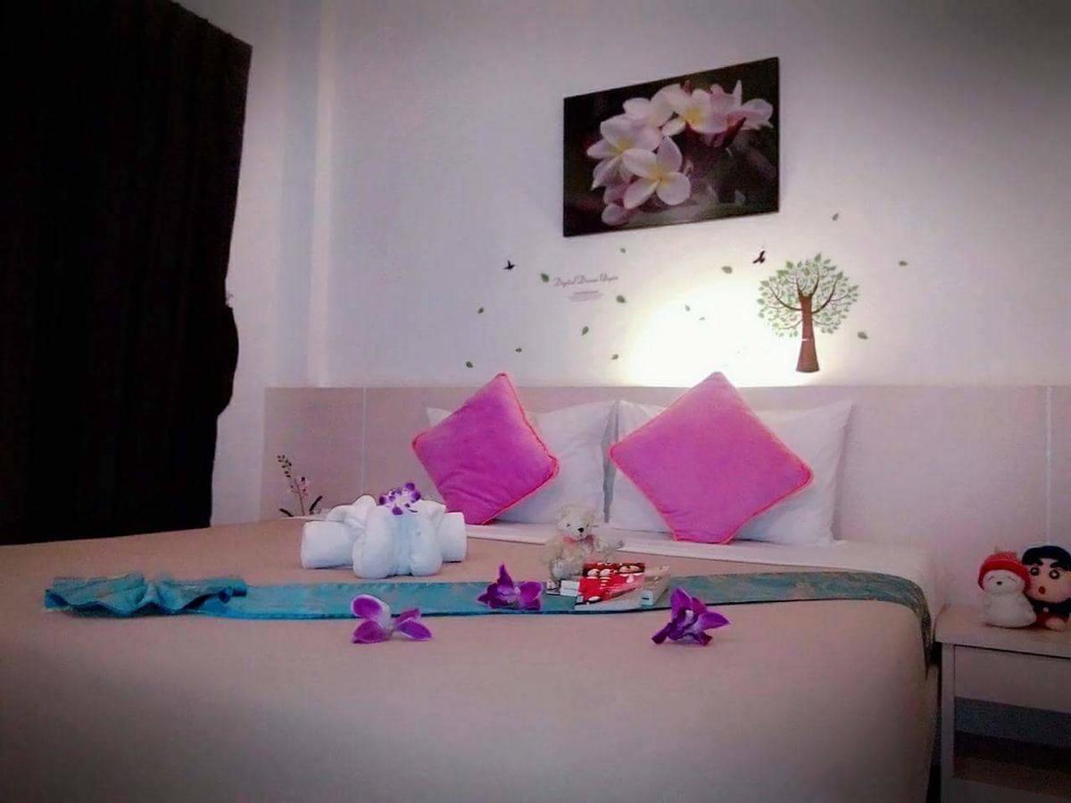 Phuthara Hostel Phuket Eksteriør bilde