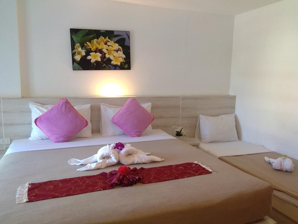 Phuthara Hostel Phuket Eksteriør bilde