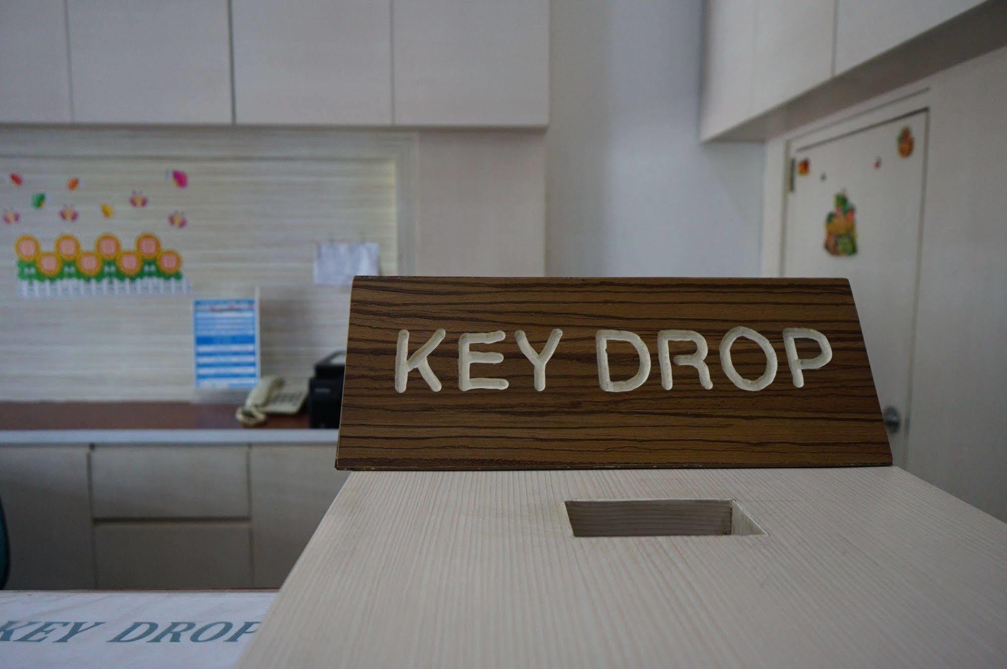 Phuthara Hostel Phuket Eksteriør bilde